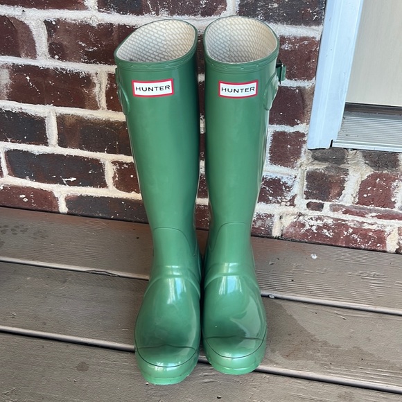 Hunter Shoes - Hunter Tall Glossy Green Rain Boots Woman’s size 6 or Male size 5